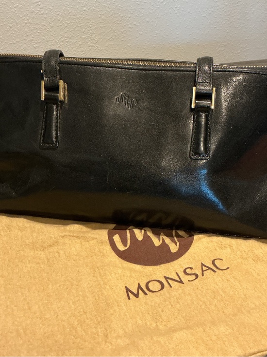 Monsac Handbags - Vintage Monsac Black Leather Top-Zip Shoulder Tote